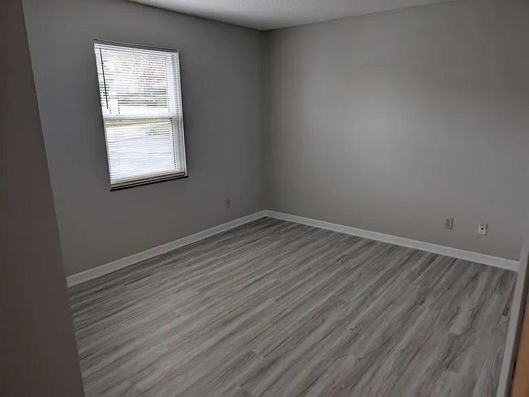 10410 Lovell Center Dr — Photo 8