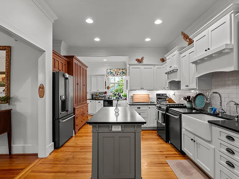 2509 Bellevue Ave — Photo 6