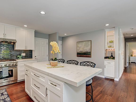 3rd image of 2374 Alberta Ct