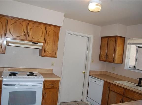 2nd image of 2208 E Calle Chapalla