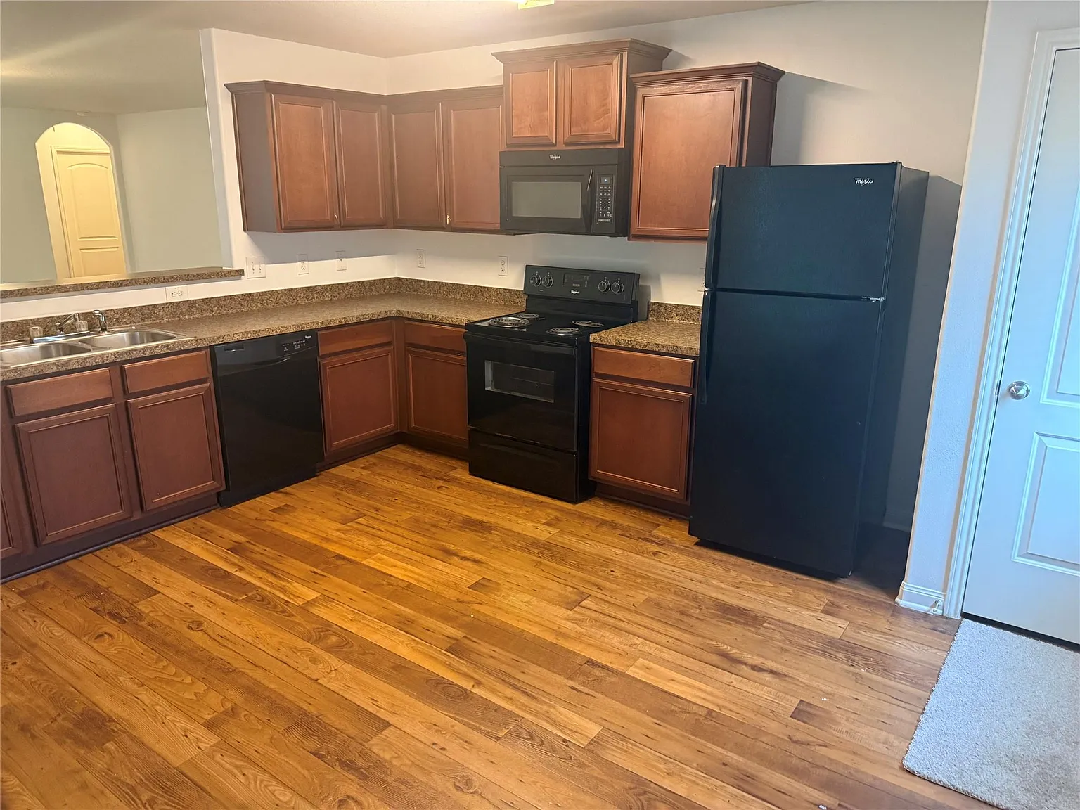 3 bed, 2.0 bath, 1398 sqft, $1,650 — Photo 4