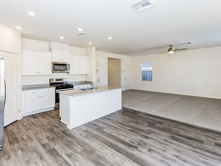 1704 Desert Path Ave — Photo 7