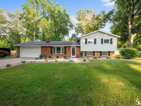 7710 Fir Dr, Temperance, MI 48182