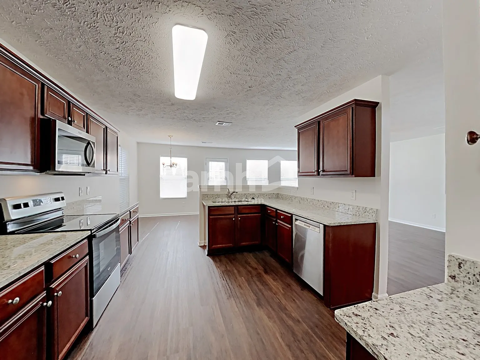 4 bed, 2.5 bath, 2143 sqft, $2,595 — Photo 4