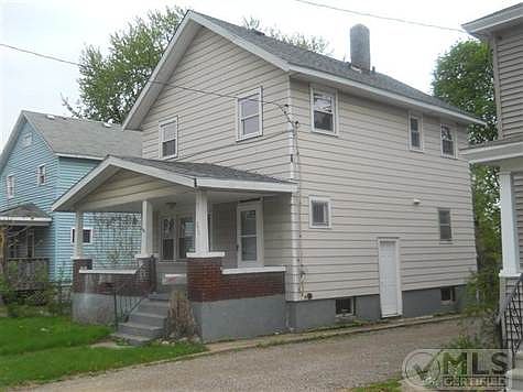 2nd image of 372 Emmett St E