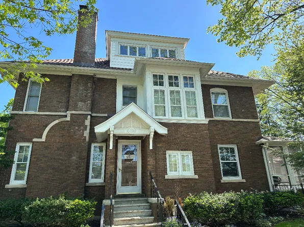 224 E 3rd St, Dixon, IL 61021