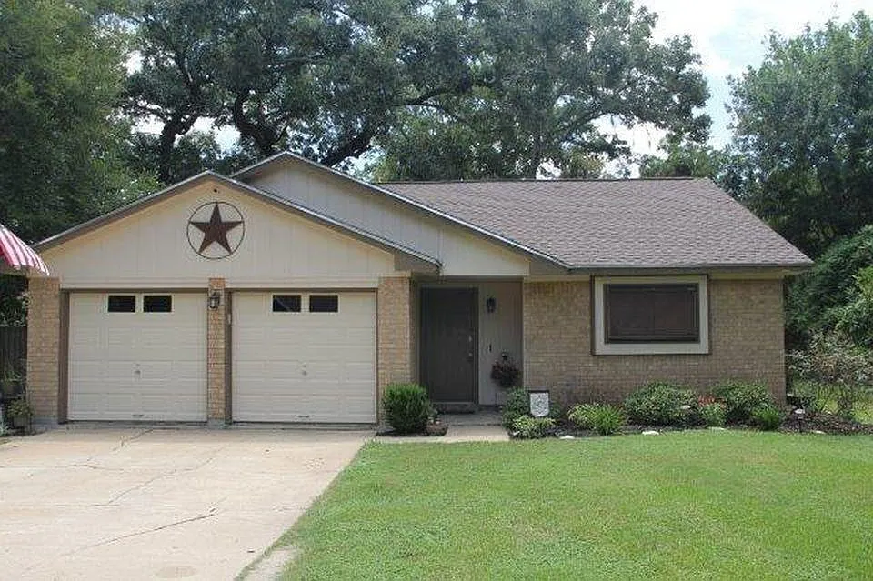 3 bed, 1238 sqft, $1,750 — Photo 1