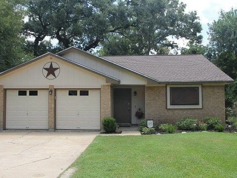 420 Oyster Creek Ct — Photo 1