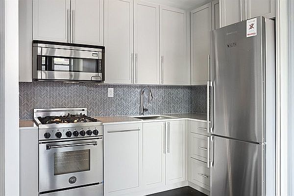 1st image of 392 Clinton Ave #3E