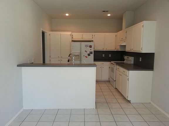 3rd image of 2105 N Warren Dr
