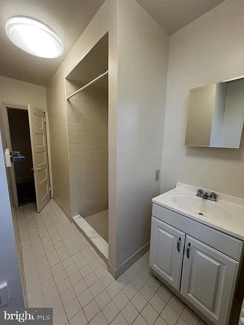 2 bed, 1.0 bath, $2,475 — Photo 3