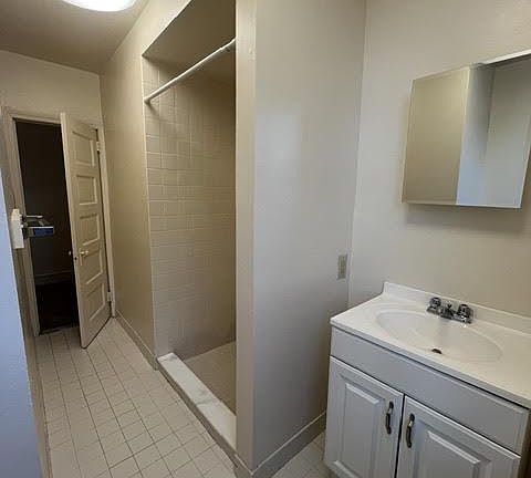 3rd image of 3318 Arch St #2