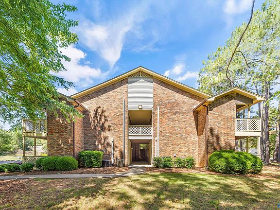 2nd image of 4927 Seven Pine Cir #6