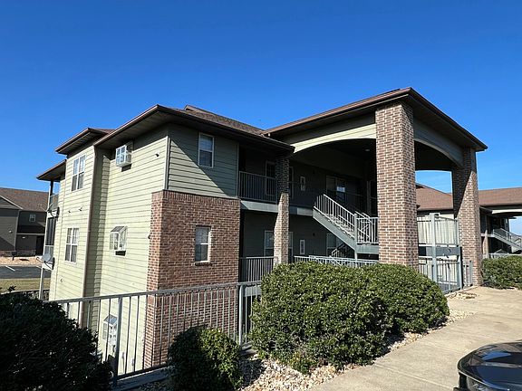 9 Bermuda Dr #4