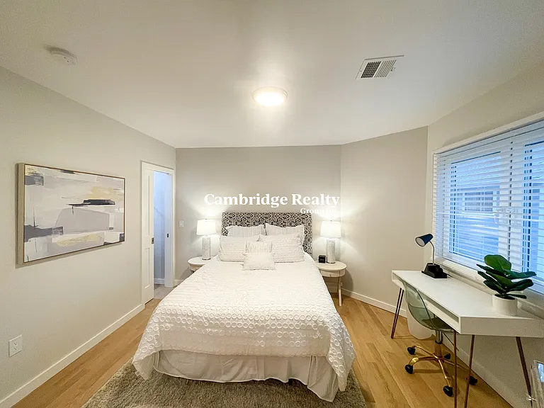 77 Thorndike St #2A — Photo 6