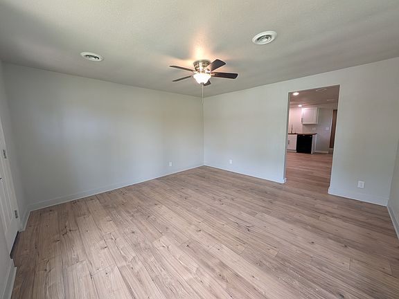 4th image of 500 W Sherman Ave