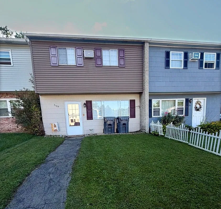 3 bed, 2.0 bath, 1224 sqft, $2,600 — Photo 1