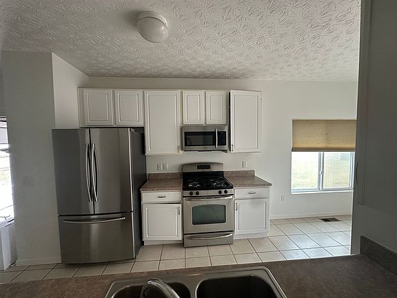 4th image of 3010 Kant Pl