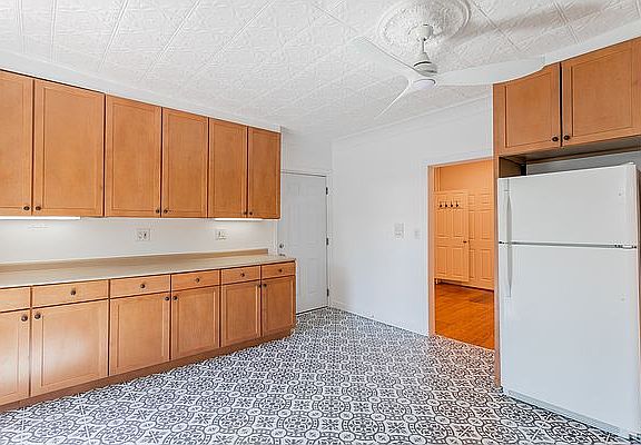 3rd image of 30 Douglass St APT 2