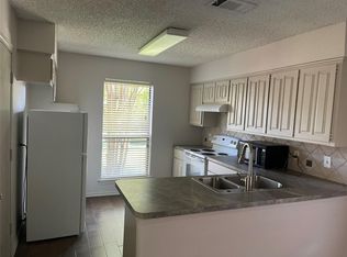 916 Boxwood Dr, Lewisville, TX 75067