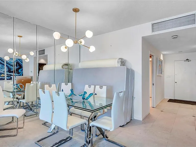 1 Beach Dr SE #1309 — Photo 4