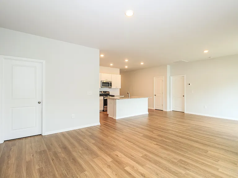 128 S Reindeer Rd — Photo 5