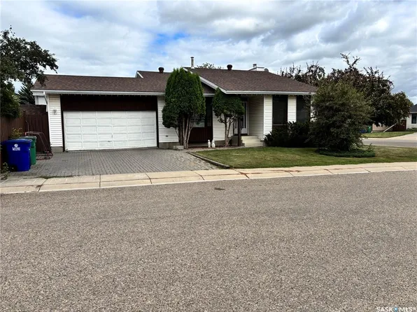 207 Nemeiben ROAD, Saskatoon, SK S7J 4S8