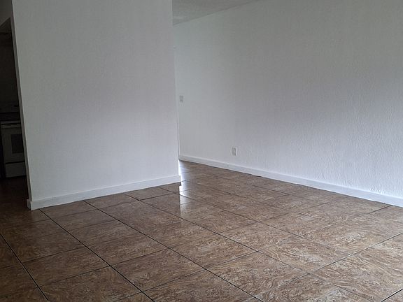 3rd image of 513 SW 2nd Ct #0