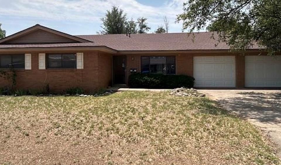 1st image of 3824 Blossom Ln