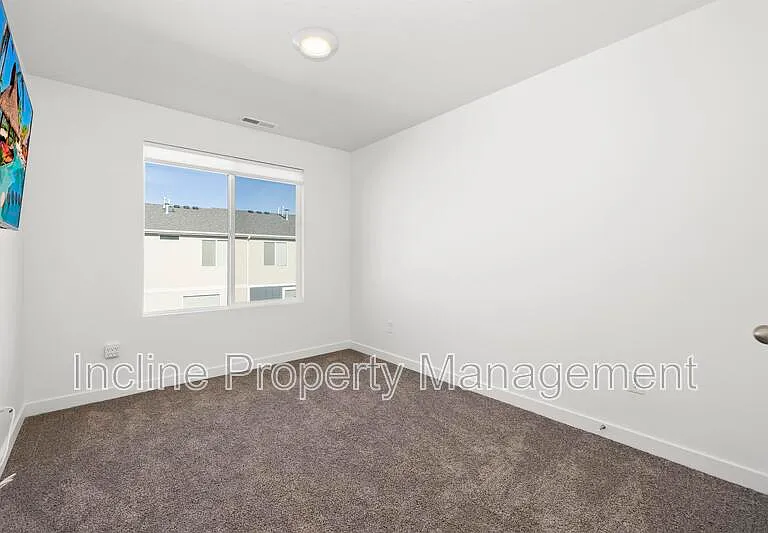 1113 E Yard Row — Photo 9