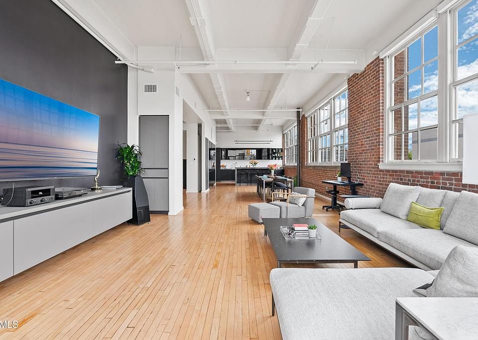 1st image of 1850 Industrial St APT 211