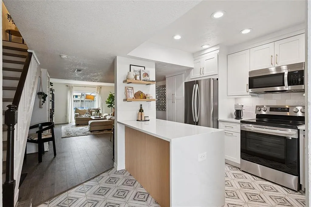 2 bed, 1.5 bath, 1240 sqft, $1,950 — Photo 3