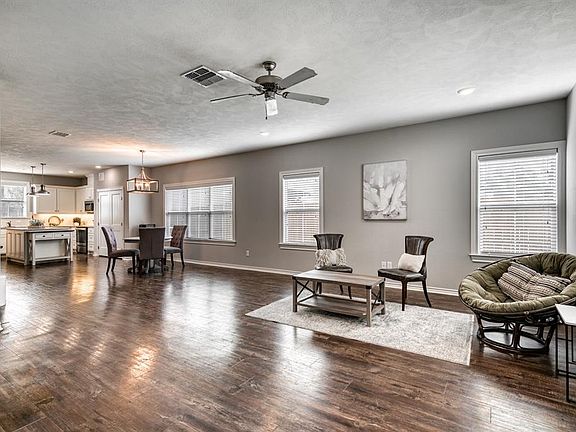 5th image of 302 Ash St #A