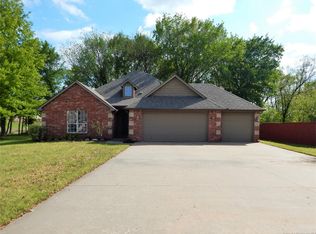 26720 Duck Pond Ln, Claremore, OK 74019