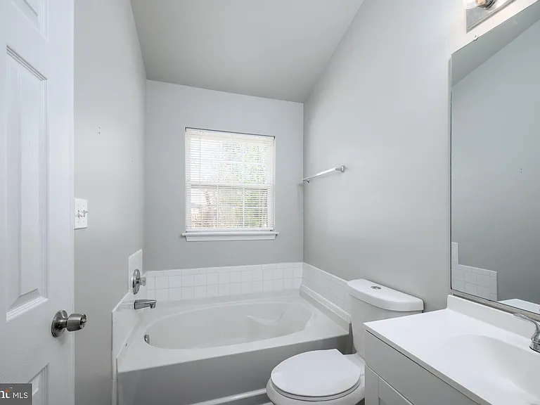 105 Brenwick Ct — Photo 18