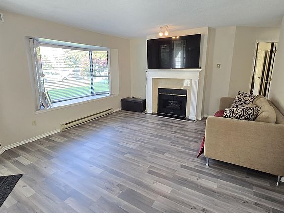 3rd image of 5250 Victory St #109