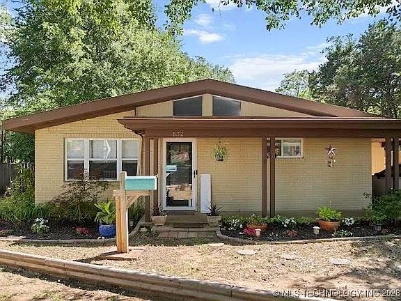 3rd image of 532 Hammers Rd