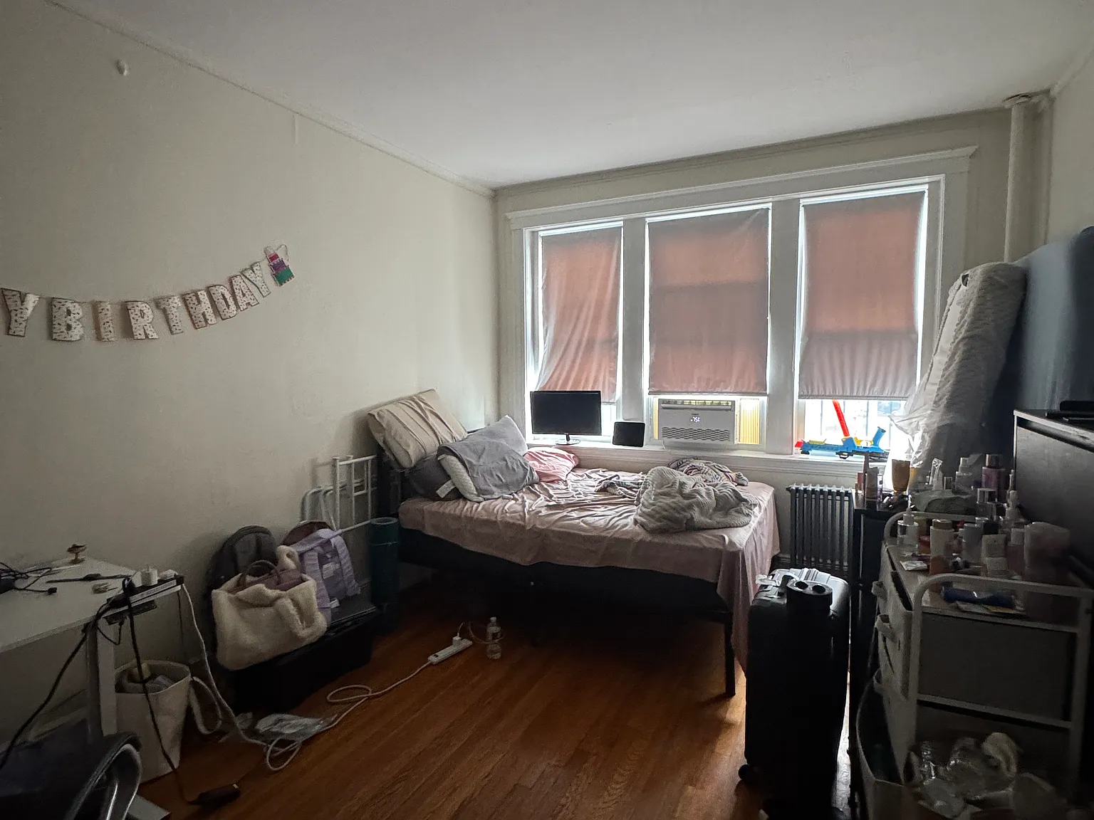 3 bed, 9999 sqft, $2,275 — Photo 2