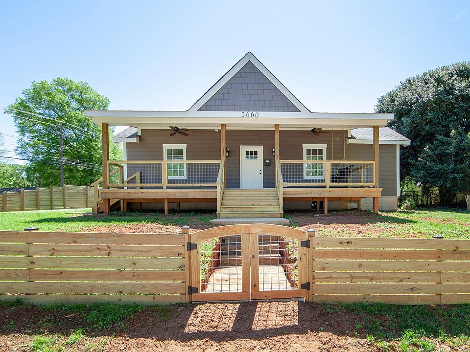 Beautifully renovated 2 bedroom & 2 bath home with fenced-in yard in Smallwood!