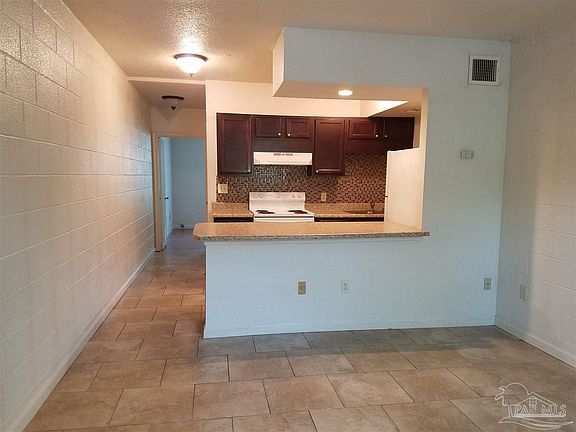 3rd image of 1177 E Lloyd St APT 205