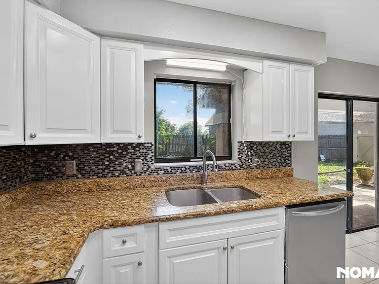 454 Loblolly Ln — Photo 12