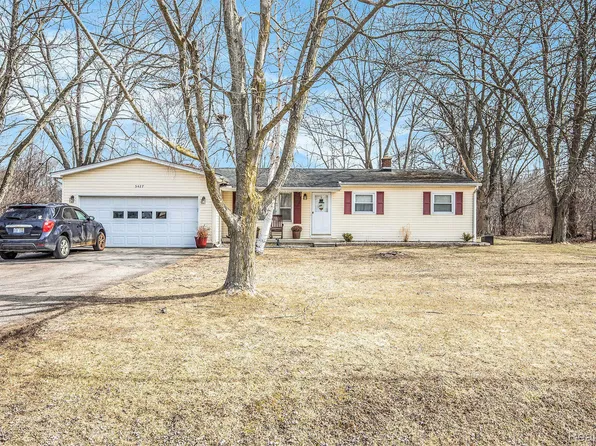 5427 Thrush Dr, Grand Blanc, MI 48439