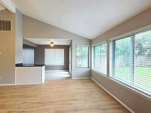 3rd image of 2702 N Brompton Dr