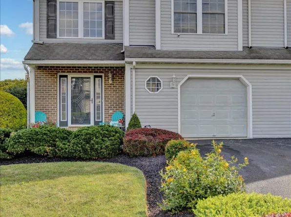 21 Michigan Dr, Sinking Spring, PA 19608