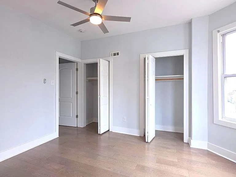 5515 Catharine St — Photo 12