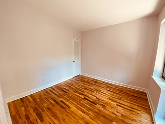 Rented by Metropolis Real Estate of Manhattan