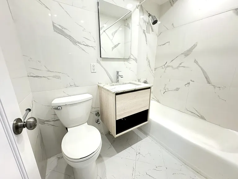 240 E 46th St #6C — Photo 7