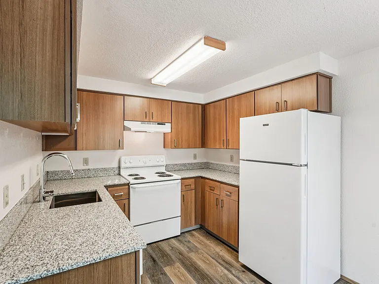 Madras Apartments — Photo 20