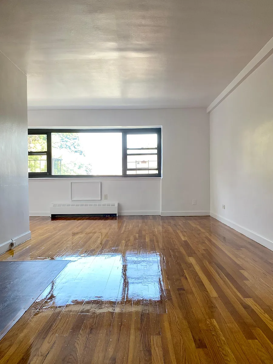 Building Photo - 170-40 Henley Rd #4