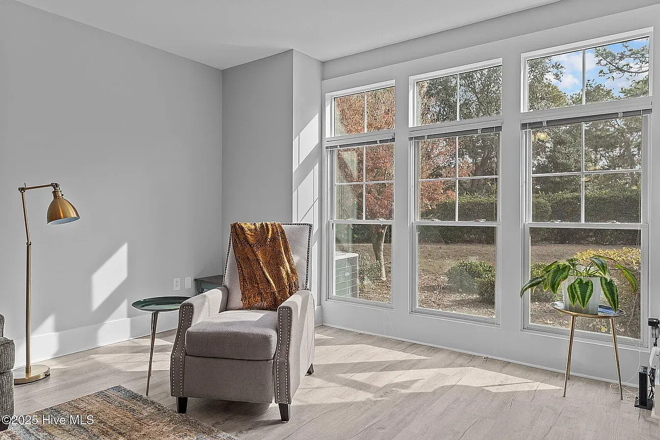 2537 Saint James Dr SE — Photo 2